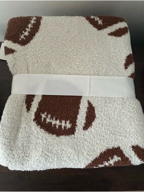 NWT  Football Throw